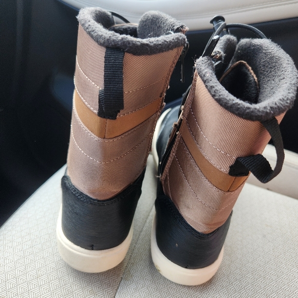 Kids Boots Size 3 - Picture 5 of 9